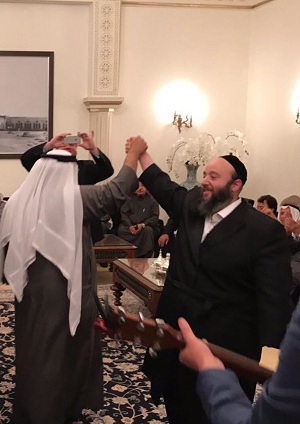 Koufiehs et kipa dansent pour Israël